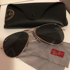 Authentic Ray Ban Aviator 3025 Gold Frames!